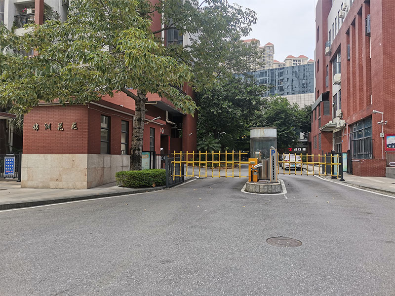 廣州白云區(qū)錦洲花園2進(jìn)2出智能系統(tǒng)停車場(chǎng)